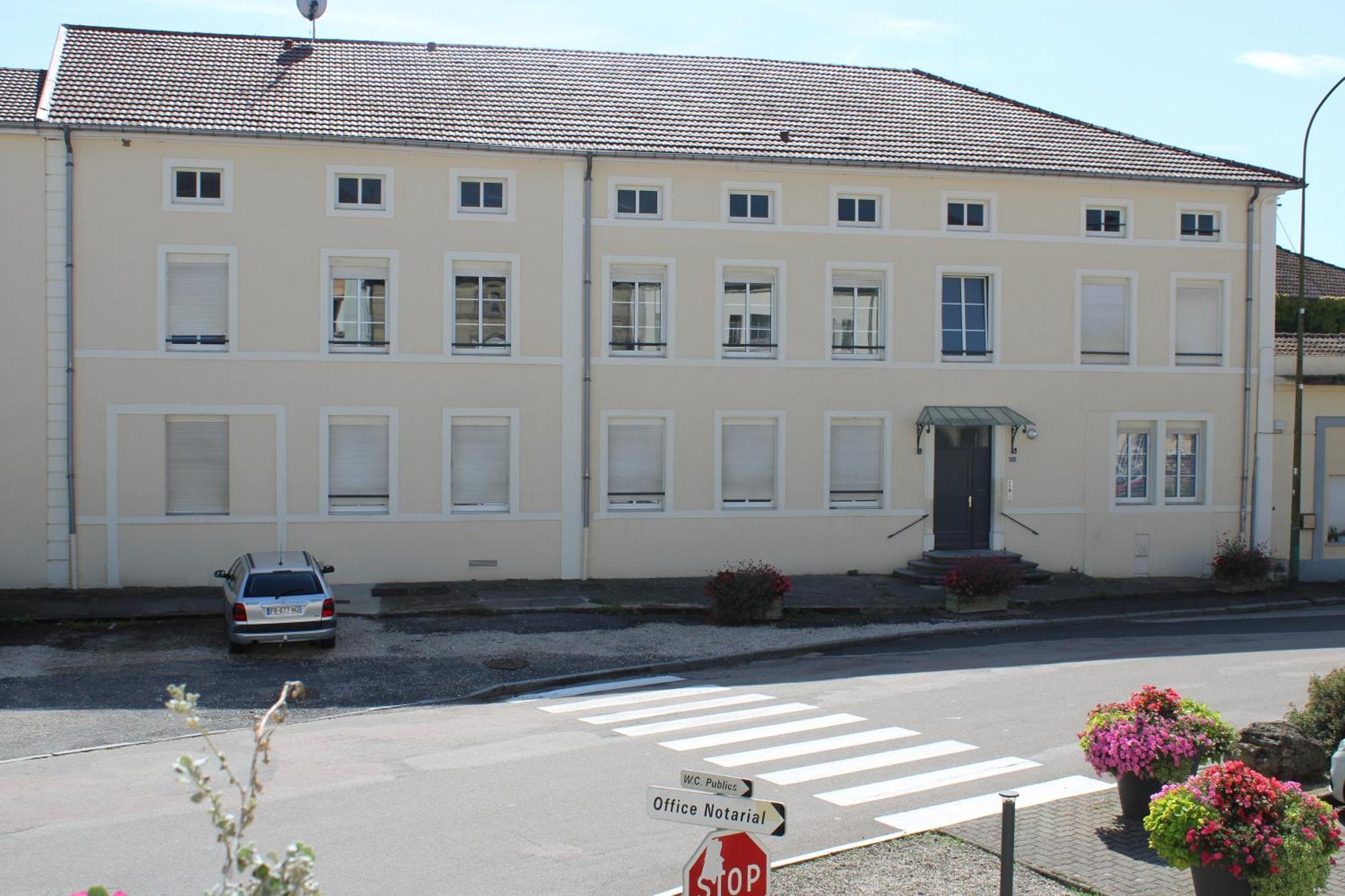 Le Commerce 2* Dompaire