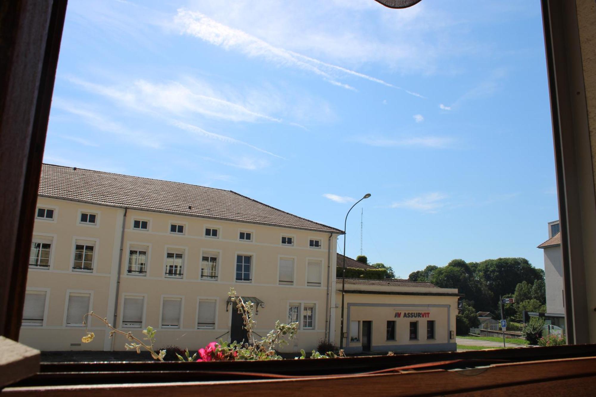 Le Commerce 2*